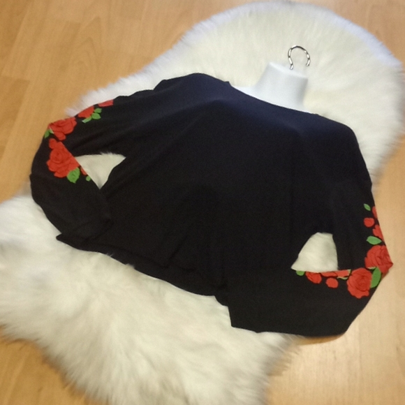 Rebellious One Rose L/S Crop Top - Picture 11 of 13